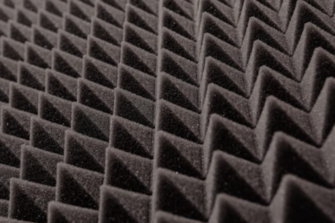 Espuma acústica anti ruído em escritórios: produtividade e bem-estar